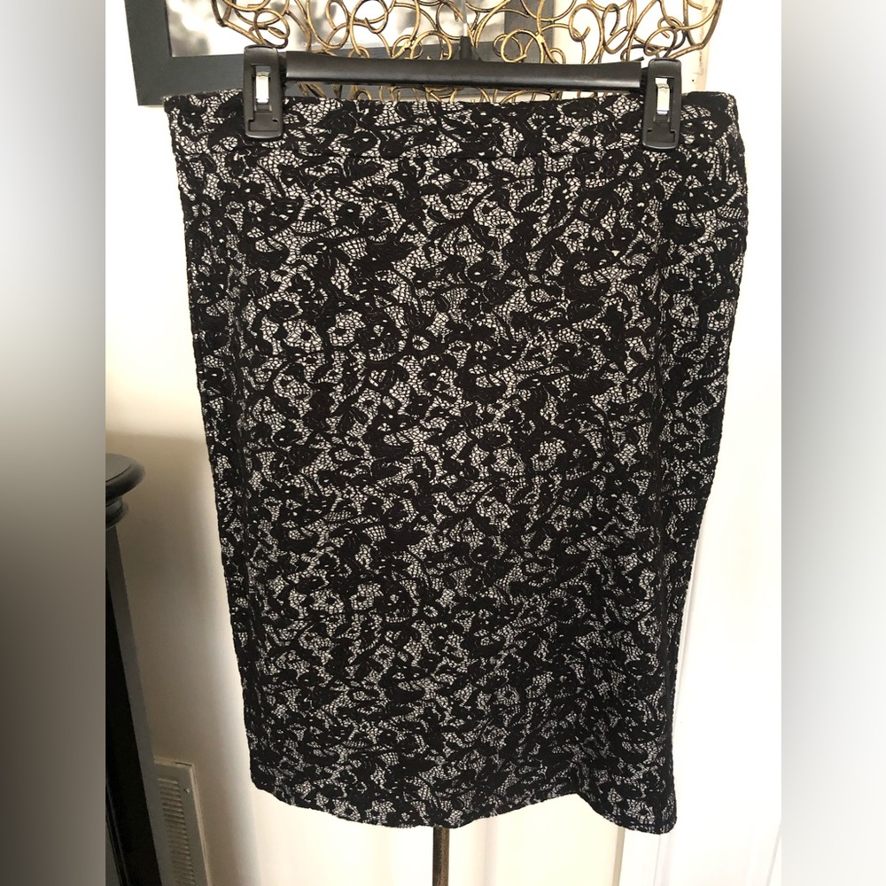 Black and white printed skirt. Great for work in the office.